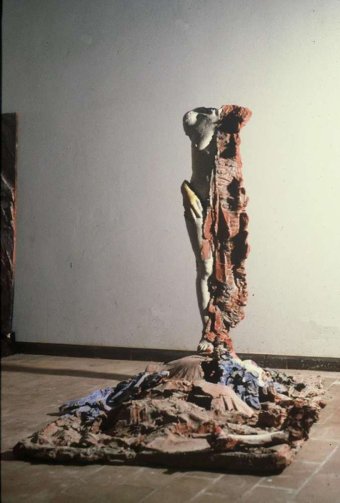 Una donna - Terracotta dipinta cm 123x102x70