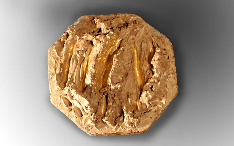 Ottagono - Terracotta e ceramica con inclusione di foglia d'oro - cm 47x47 Ottagono - Terracotta e ceramica con inclusione di foglia d'oro - cm 47x47