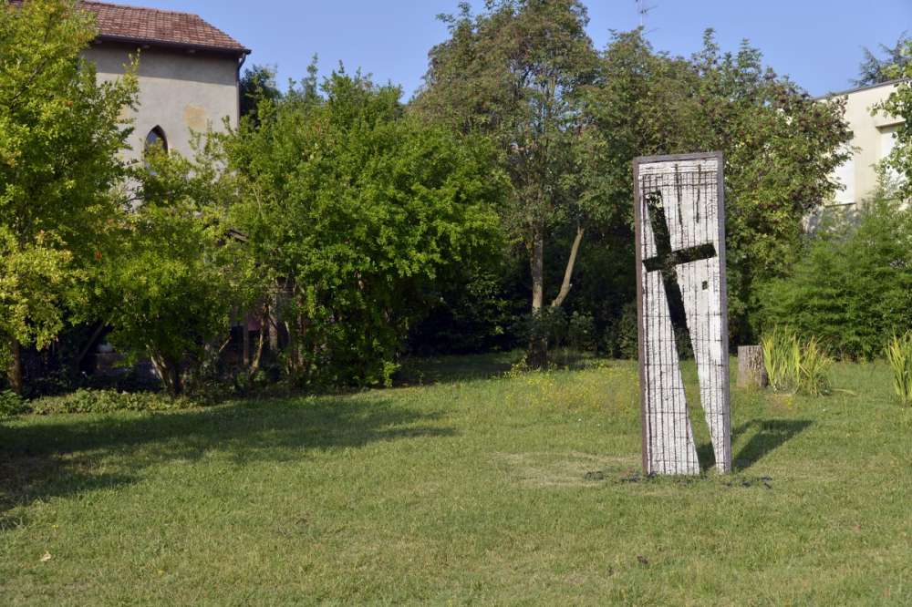 Quotidiane crocefissioni - Cemento, rete, ferro - cm 280x60 Quotidiane crocefissioni - Cemento, rete, ferro - cm 280x60