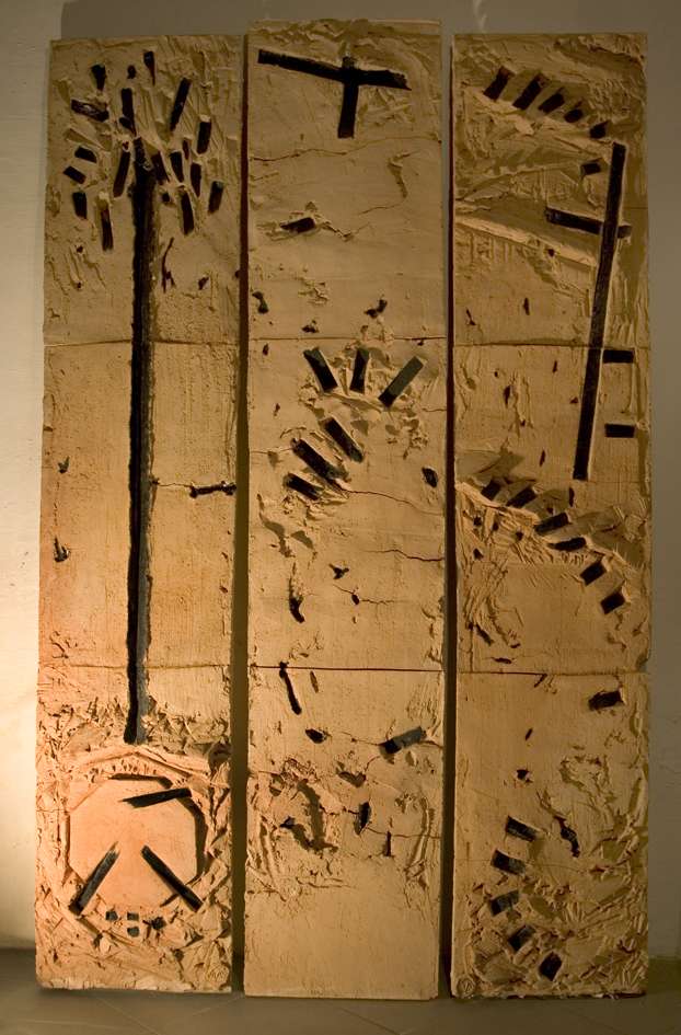 Simboli - Terracotta dipinta - cm 240x40 ciascuna tavola Simboli - Terracotta dipinta - cm 240x49 ciascuna tavola