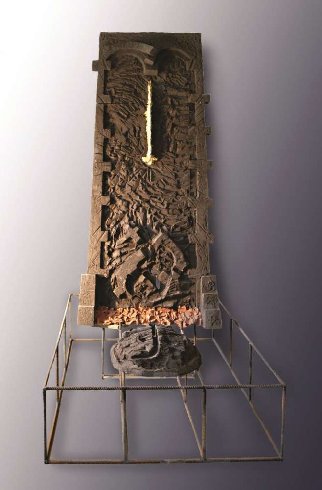 Materia in equilibrio - Terracotta e ferro - cm 246x120x160 Materia in equilibrio - Terracotta e ferro - cm 246x120x160