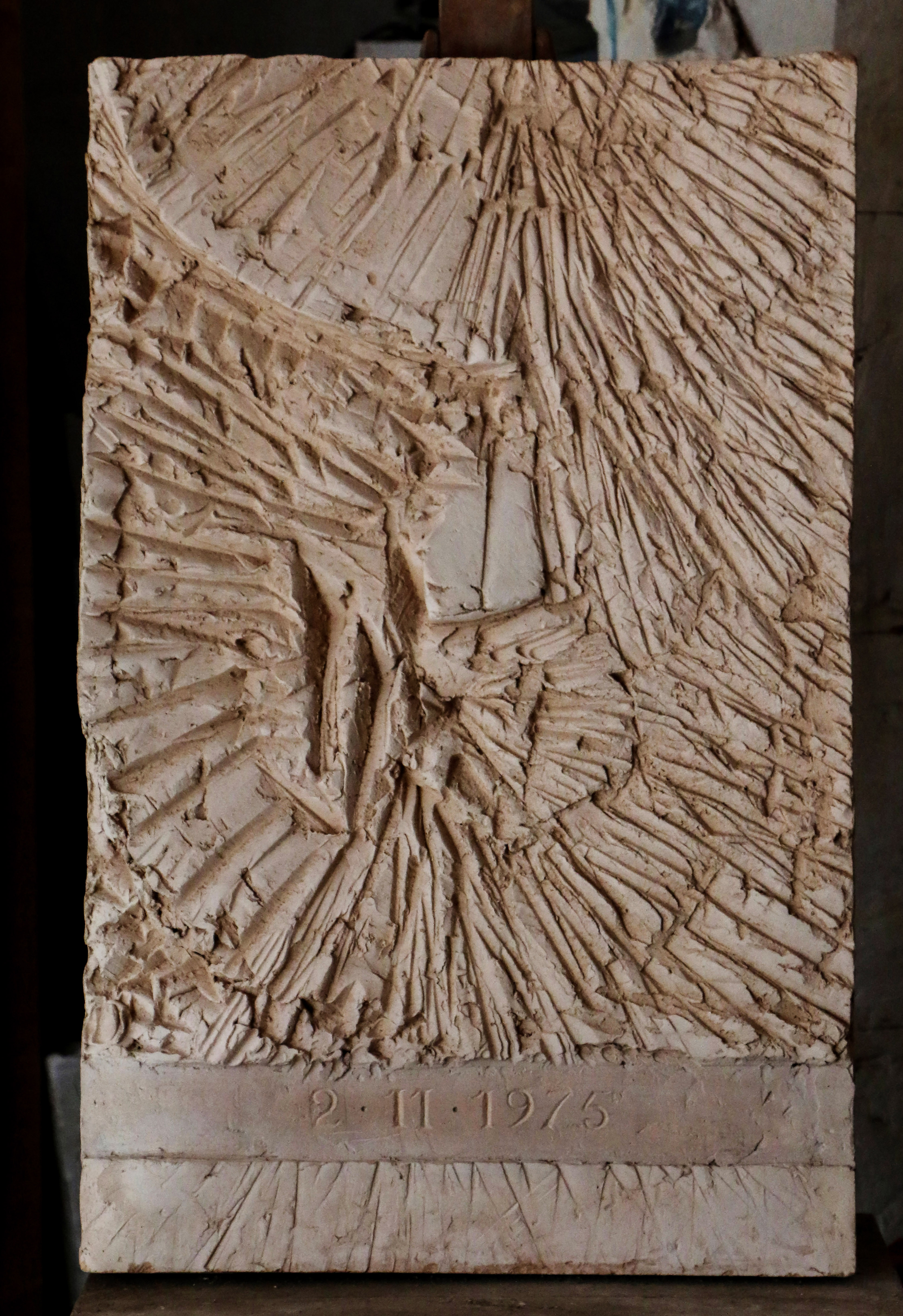 In morte di Pier Paolo Pasolini, terracotta, cm. 47x80