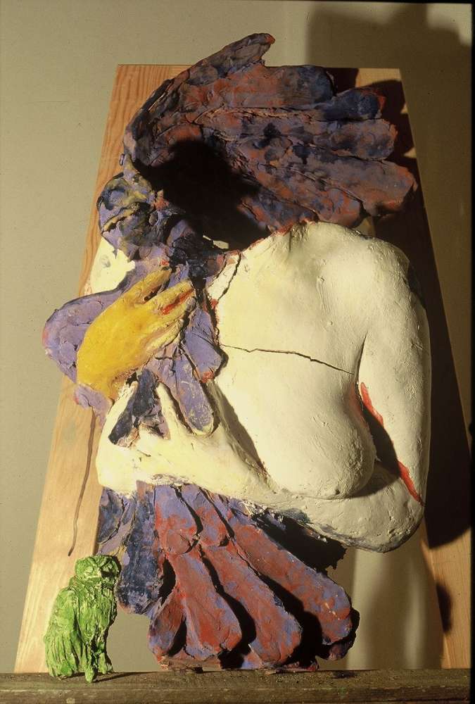 Corpo in volo - Terracotta dipinta - cm 70x40
