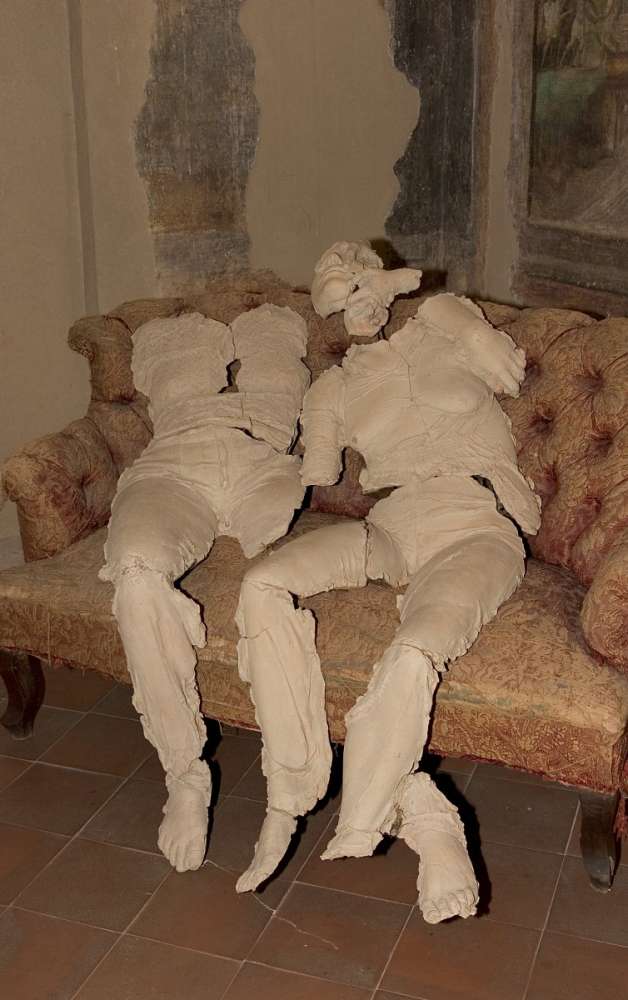Il teatro del quotidiano - Terracotta - cm 88x130x118 Il teatro del quotidiano - Terracotta - cm 88x130x118