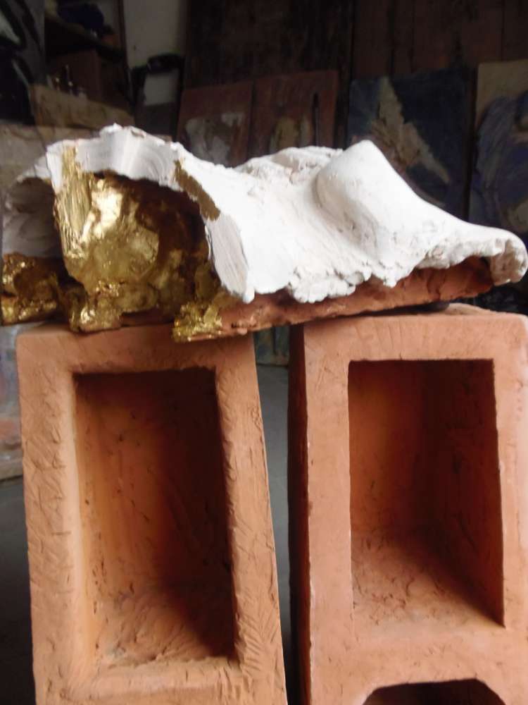 Memoria - Terracotta e oro -cm 85x50x39 Memoria - Terracotta e oro - cm 85x50x39